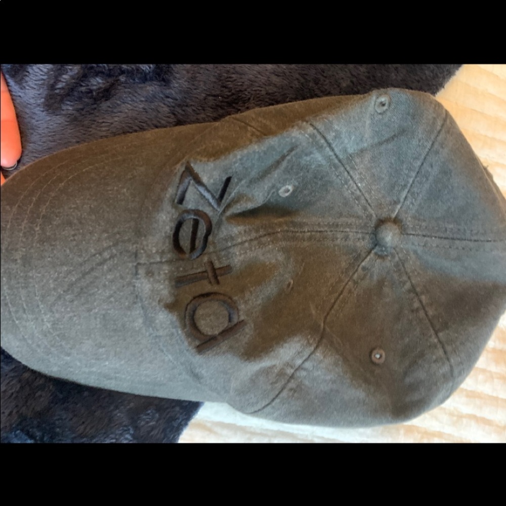 Zeta hat